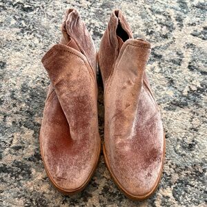 Dolce Vita Velvet Ankle Boots in Blush